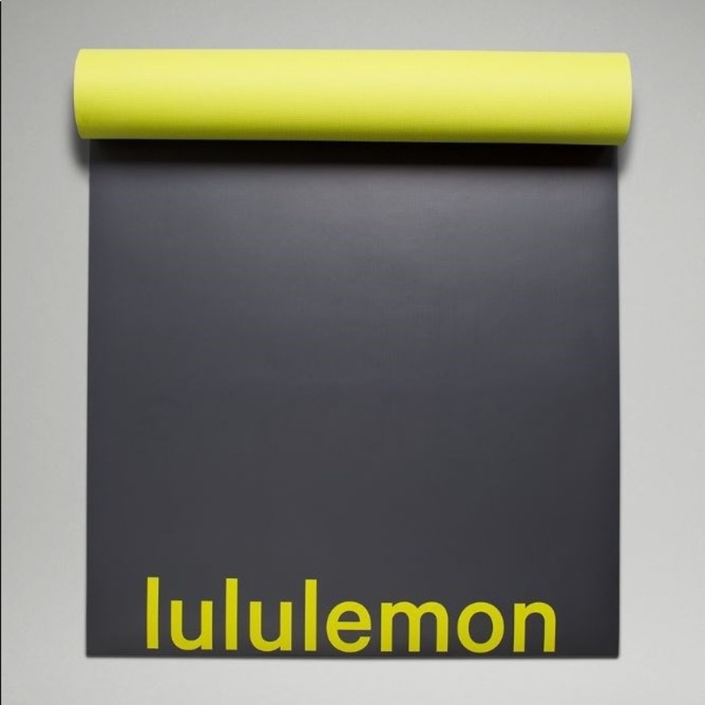 LuluLemon The Reversible Mat 5mm *Wordmark True Navy/Yellow Serpentine